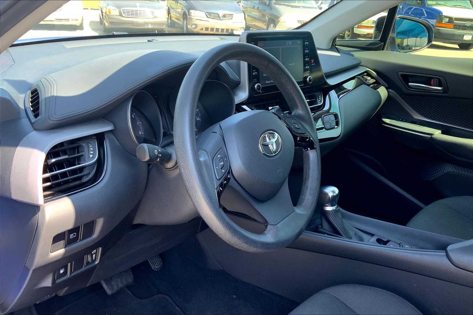 2020 Toyota C-HR LE photo 16