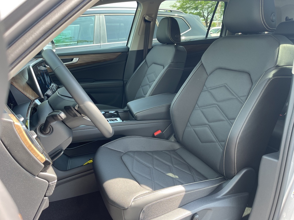 2025 Volkswagen Atlas SE Technology photo 16