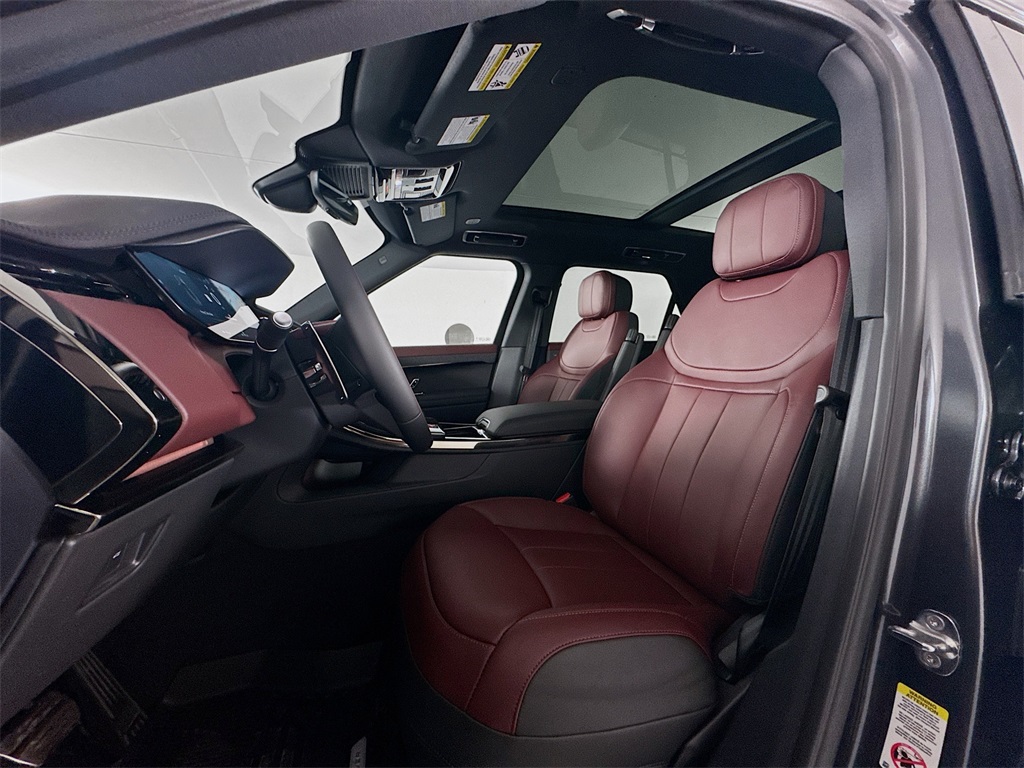 2025 Land Rover Range Rover Sport SE photo 17