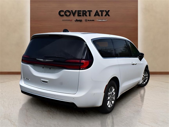 2025 Chrysler Pacifica photo 5