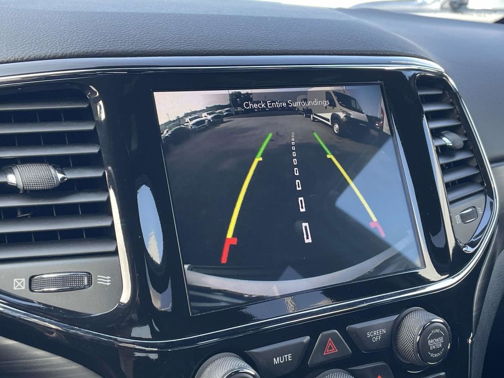 2021 Jeep Grand Cherokee Laredo X photo 29