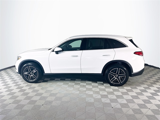 2026 Mercedes Benz GLC 300 4MATIC photo 3