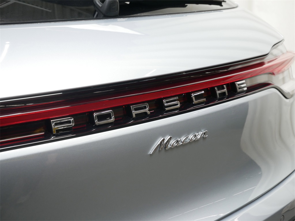 2024 Porsche Macan T photo 7