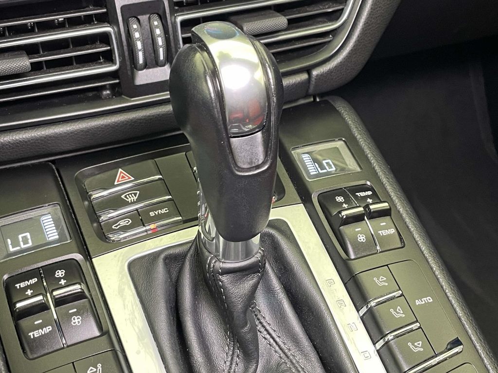 2020 Porsche Macan Base photo 31
