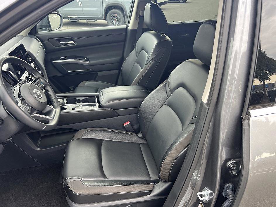 2024 Nissan Pathfinder SL photo 14
