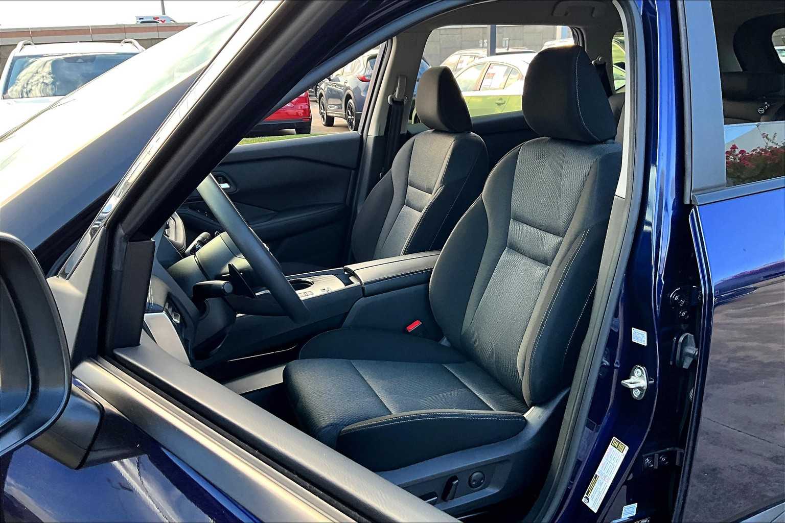 2024 Nissan Rogue SV photo 7