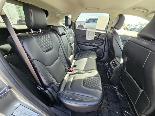 2024 Ford Edge Titanium photo 22