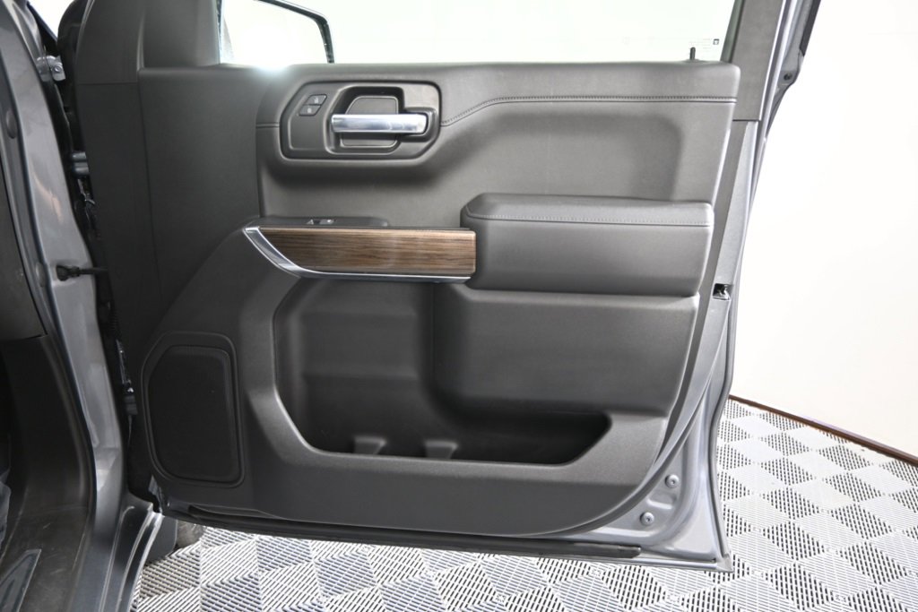 2021 Chevrolet Silverado 1500 RST photo 12