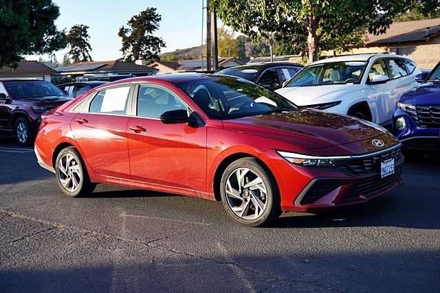 Used 2025 Red Hyundai SEL Sport image 5