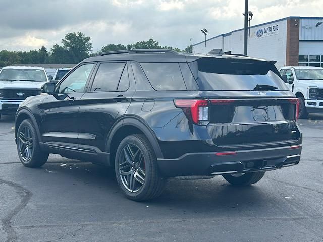 2025 Ford Explorer ST-Line photo 2