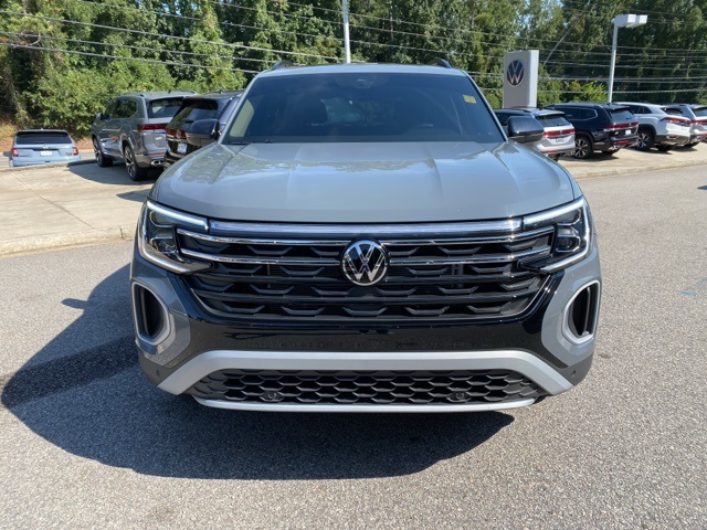 2025 Volkswagen Atlas Peak Edition SE photo 2
