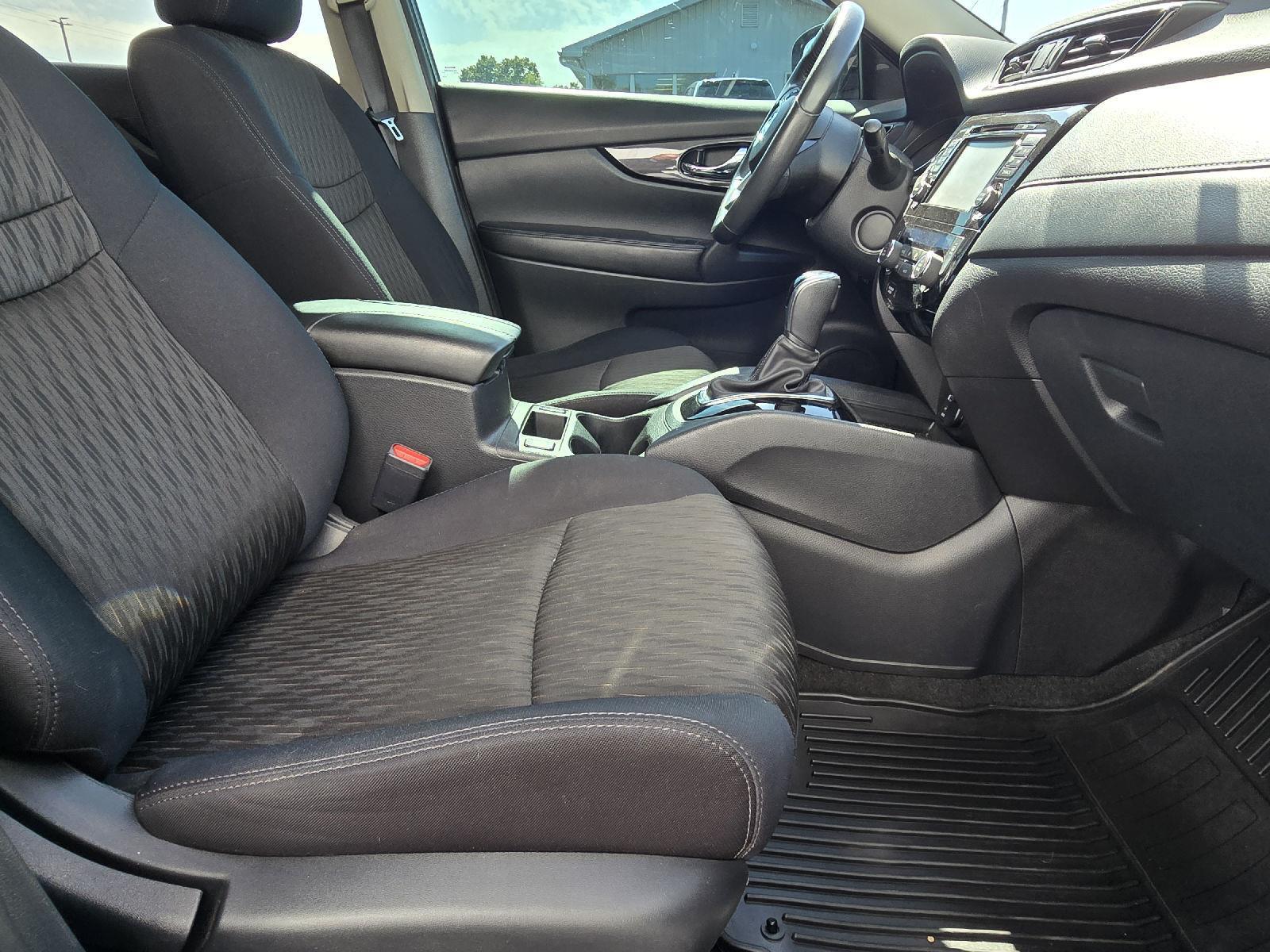 2017 Nissan Rogue SV photo 23
