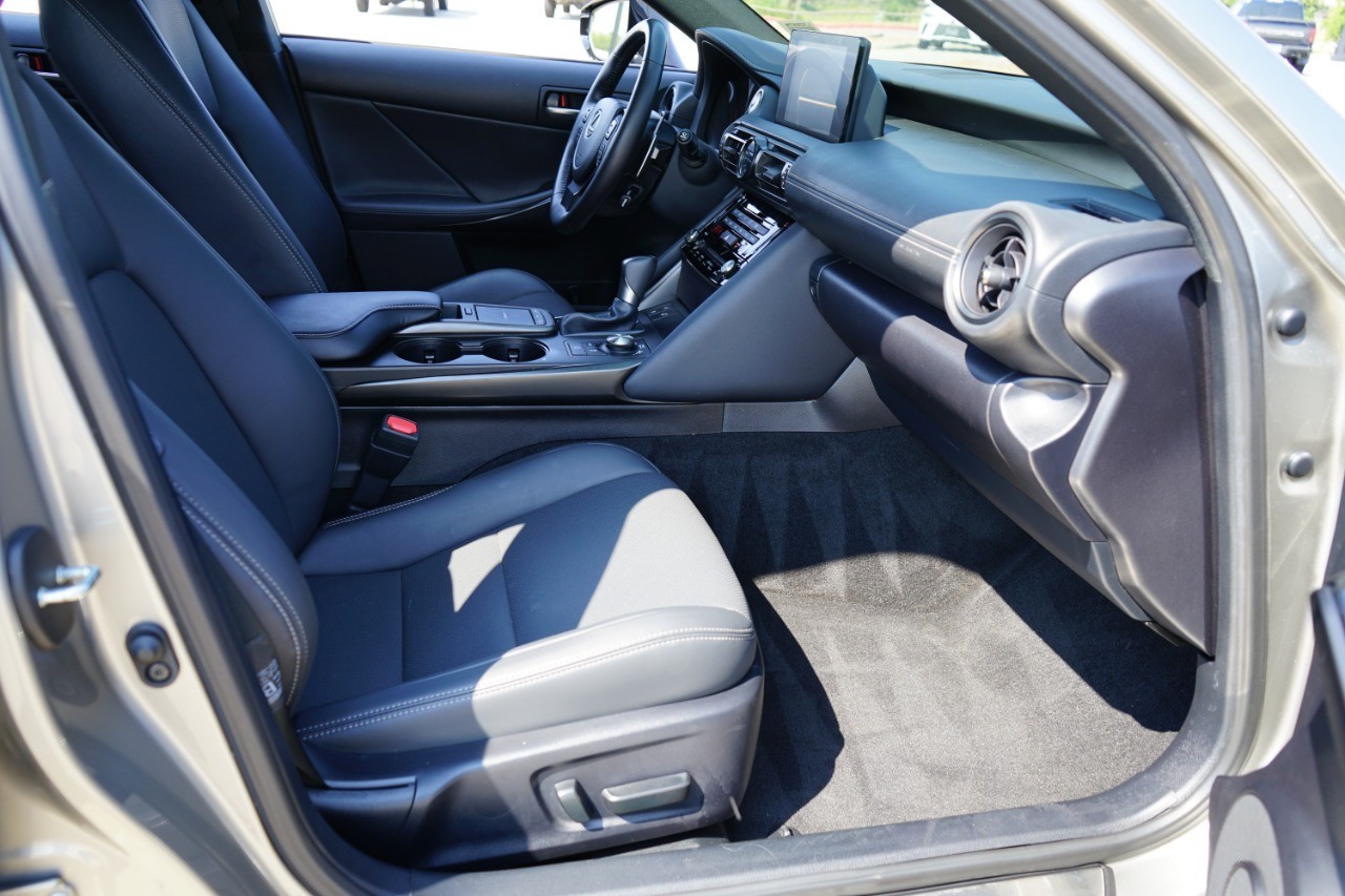 2023 Lexus IS 300 photo 14