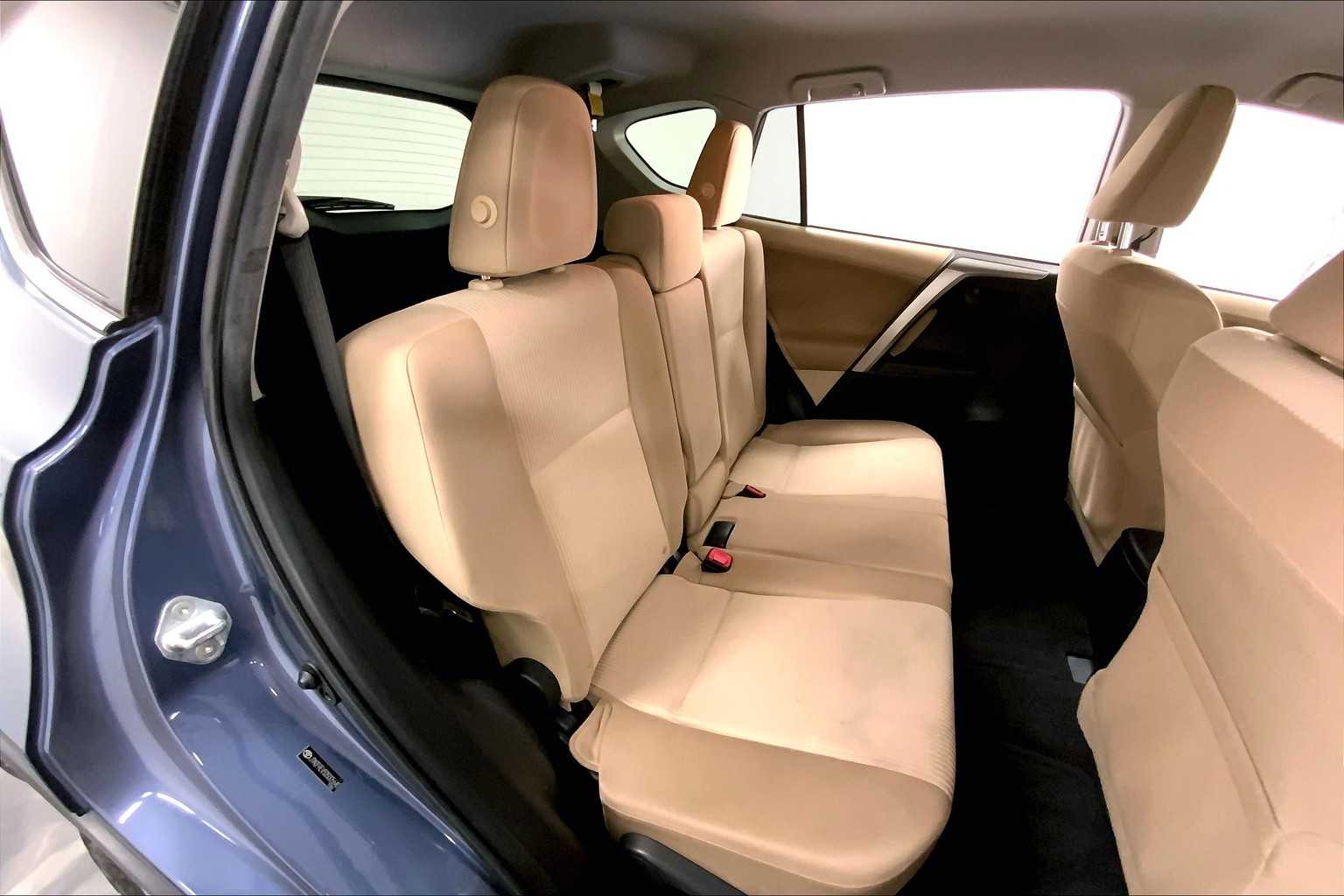 2013 Toyota RAV4 LE photo 15