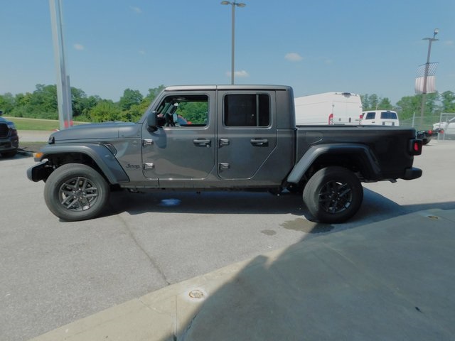 2025 Jeep Gladiator Sport S photo 2