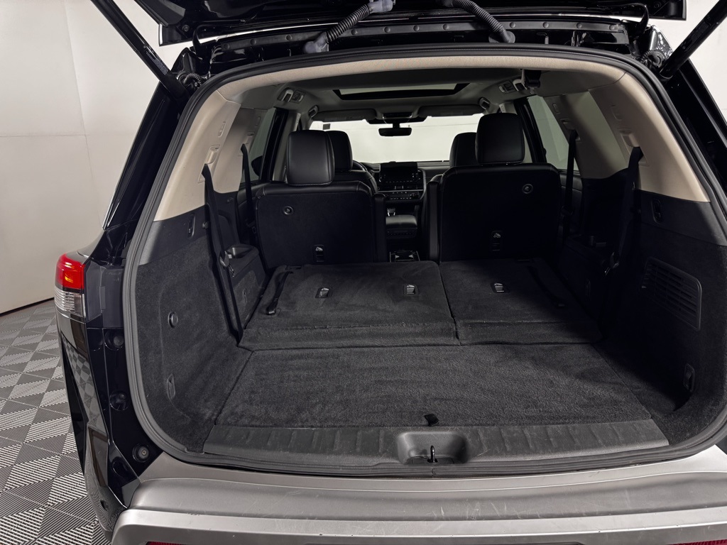 2023 Nissan Pathfinder SL photo 19