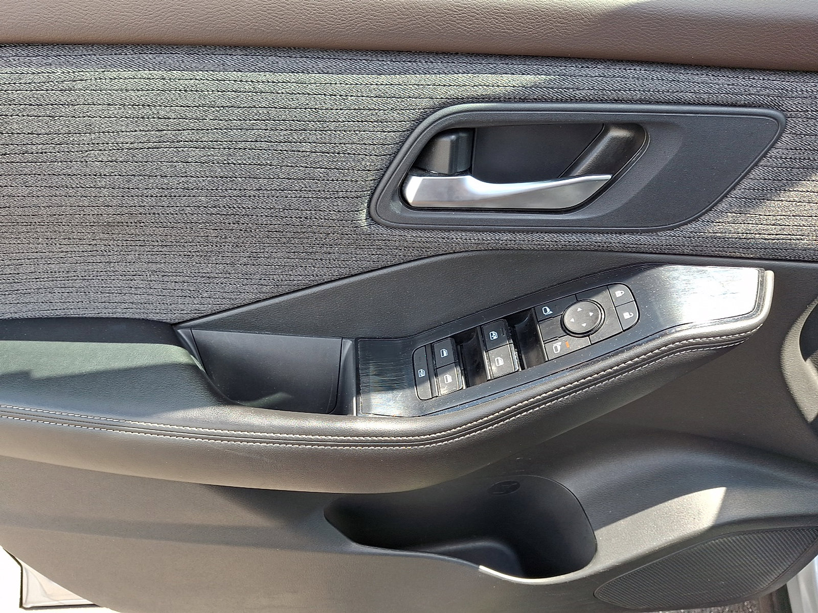 2023 Nissan Rogue SV photo 14