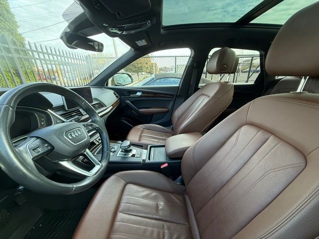 2020 Audi Q5 45 Premium Plus photo 2