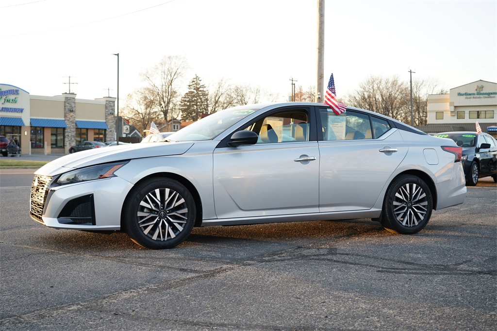 2024 Nissan Altima 2.5 SV photo 2