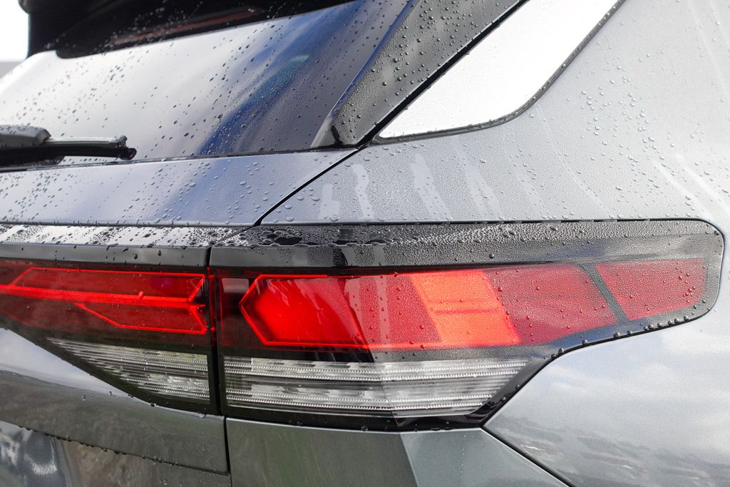 2026 Volkswagen Tiguan SE photo 3