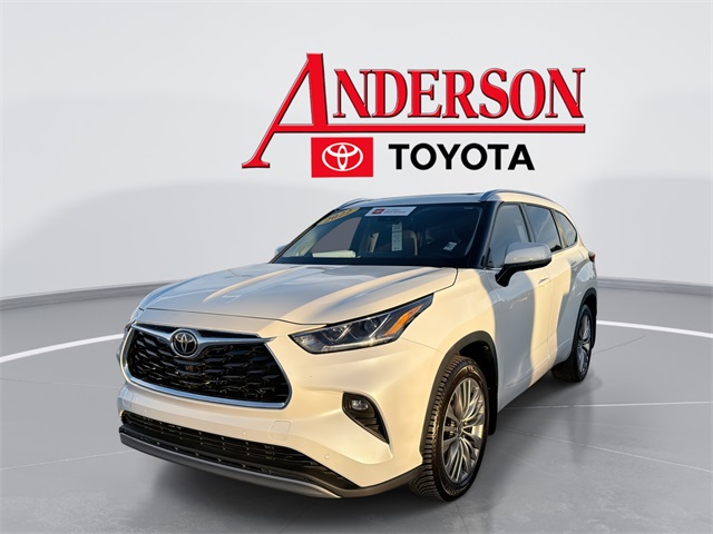 2022 Toyota Highlander Platinum's photo