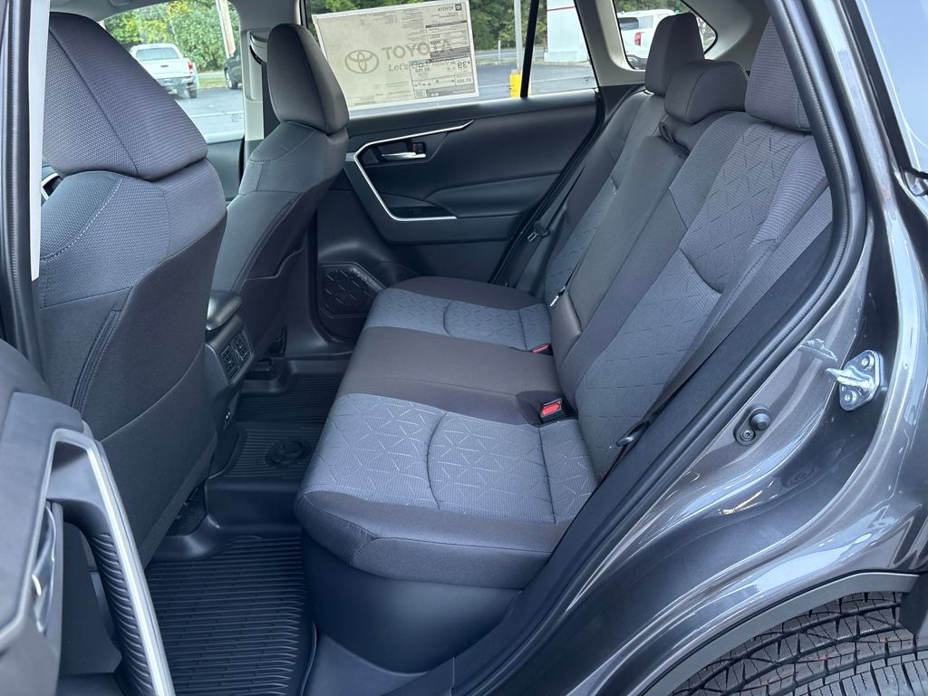 2025 Toyota RAV4 Hybrid XLE photo 24