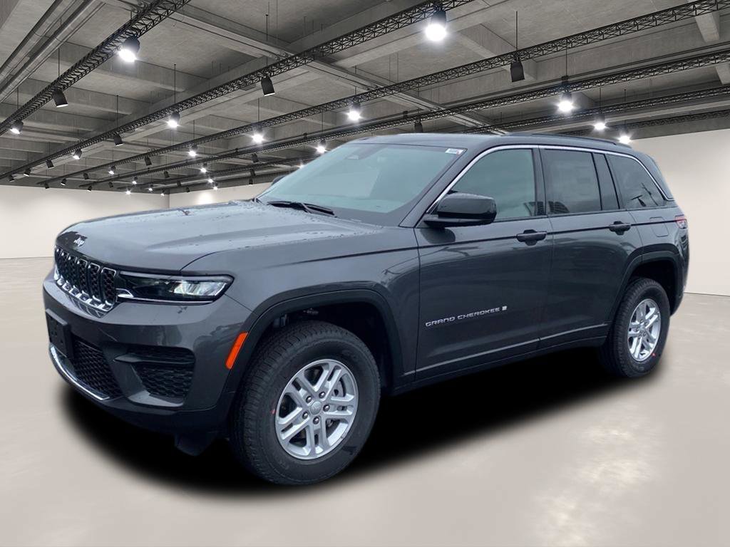 2025 Jeep Grand Cherokee Laredo photo 2