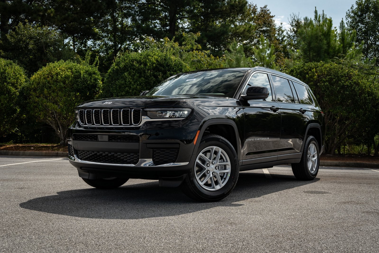 2025 Jeep Grand Cherokee L Laredo's photo