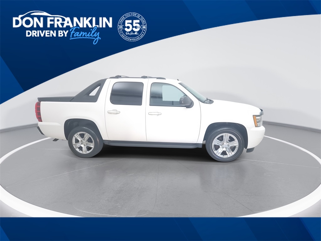 2011 Chevrolet Avalanche LS's photo