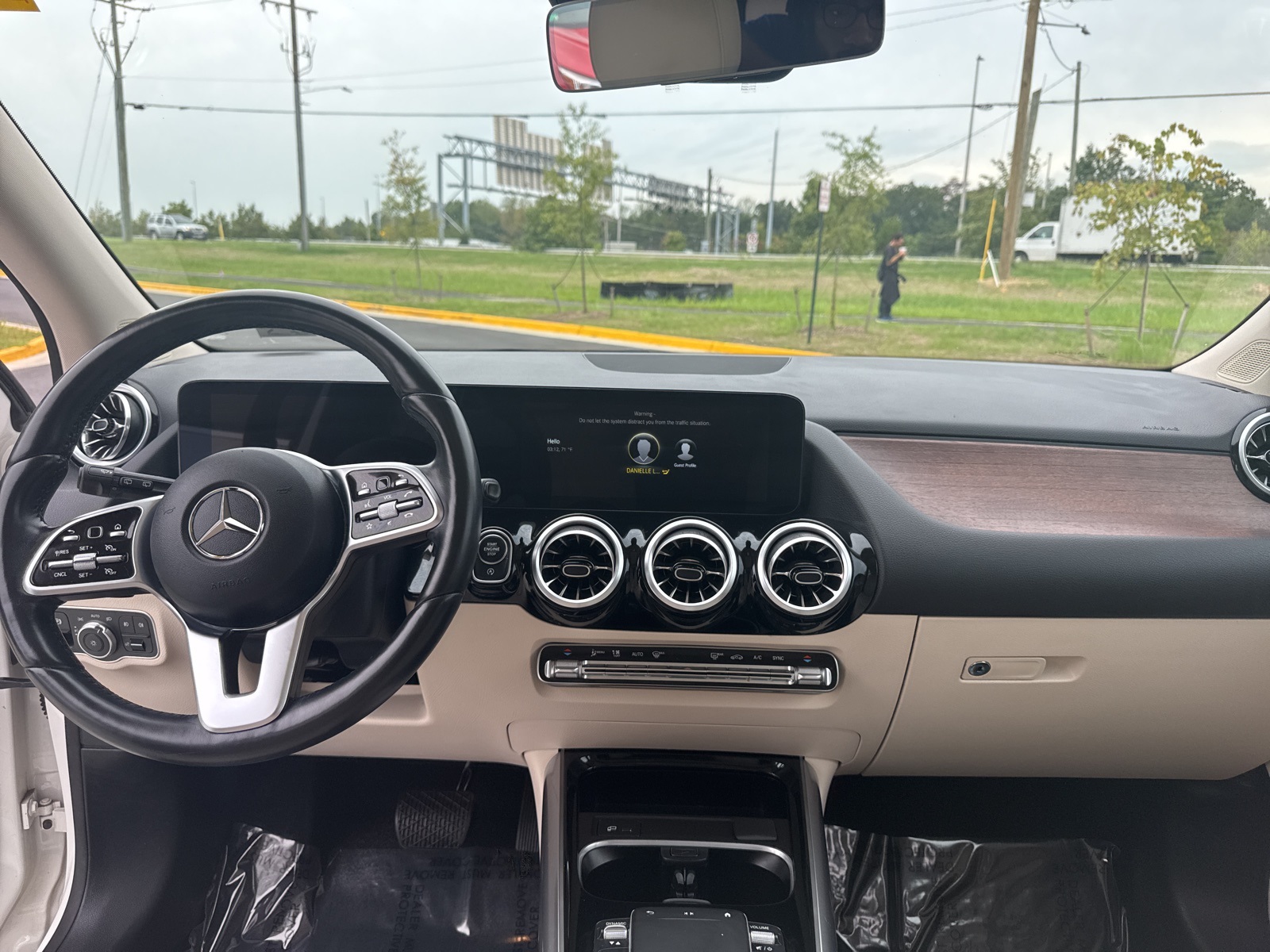 2023 Mercedes Benz GLA 250 4MATIC photo 3