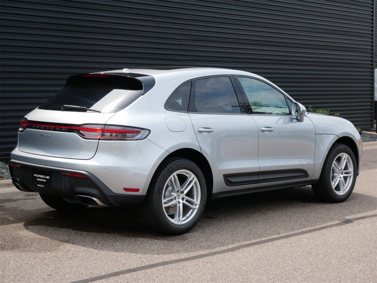 2025 Porsche Macan Base photo 26