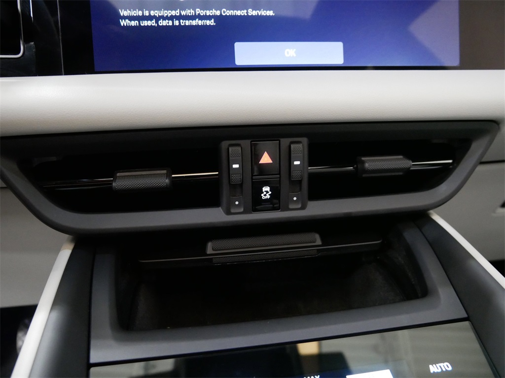 2024 Porsche Macan Electric 4 photo 23