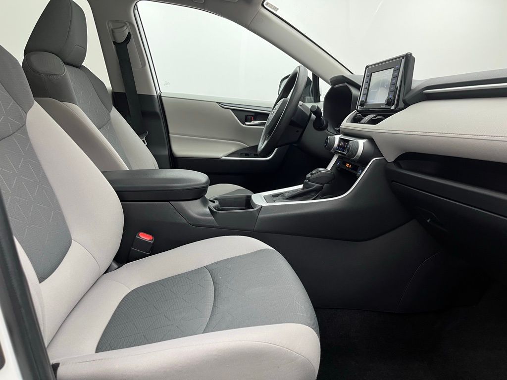 2021 Toyota RAV4 XLE photo 22