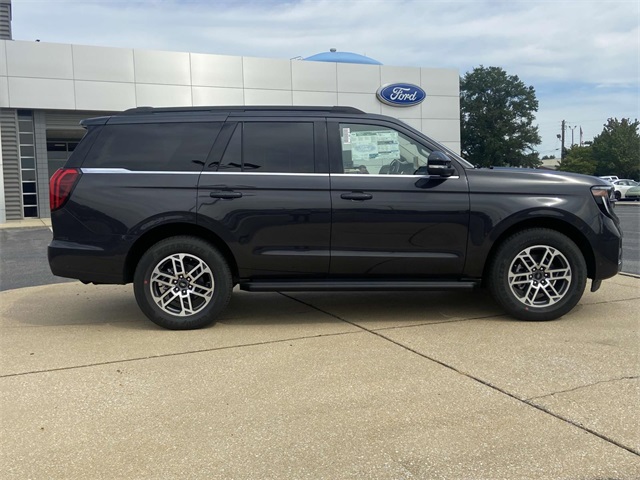 2025 Ford Expedition photo 2