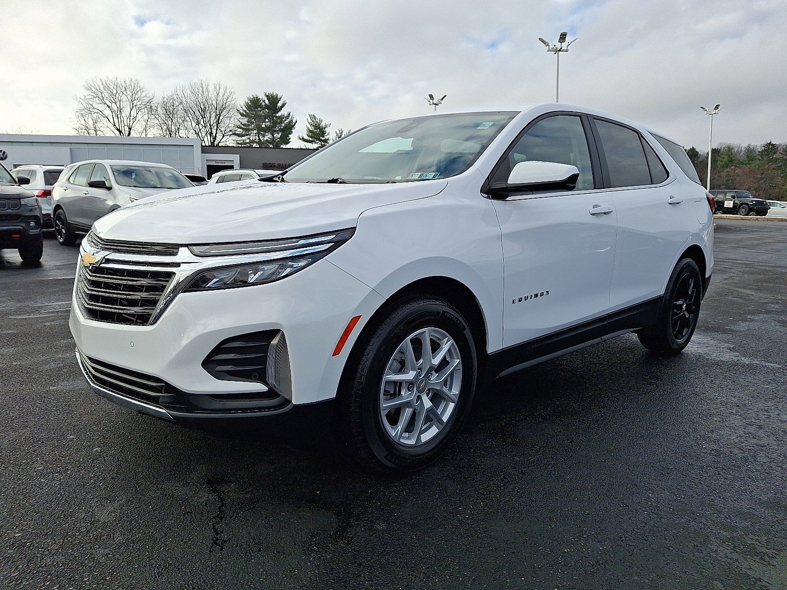 2024 Chevrolet Equinox LT photo 2