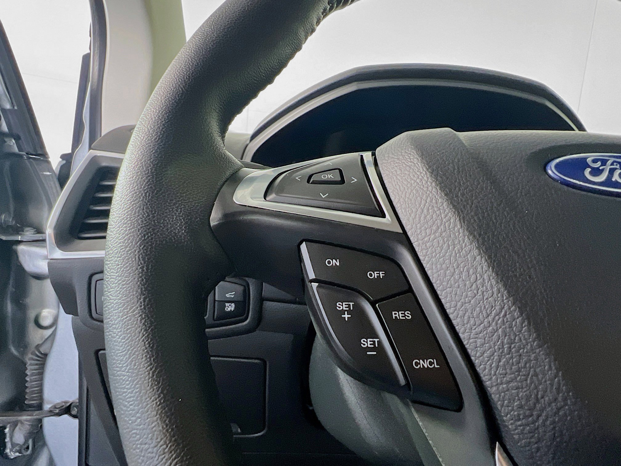 2024 Ford Edge Titanium photo 16
