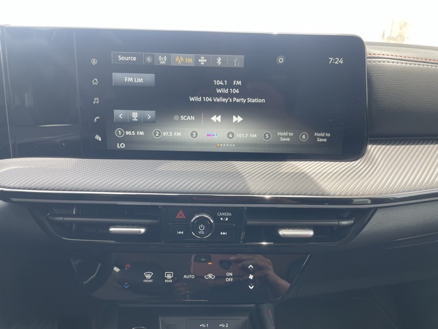 2025 Nissan Kicks SR photo 14