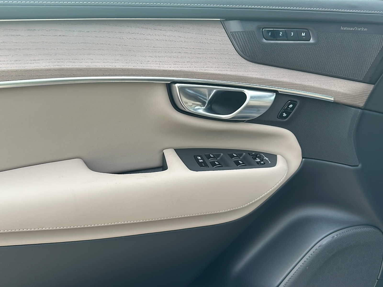 2026 Volvo XC90 AWD Plus photo 7
