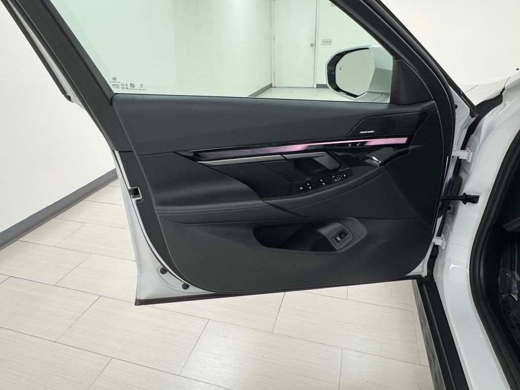 2025 Bmw 540i xDrive photo 9