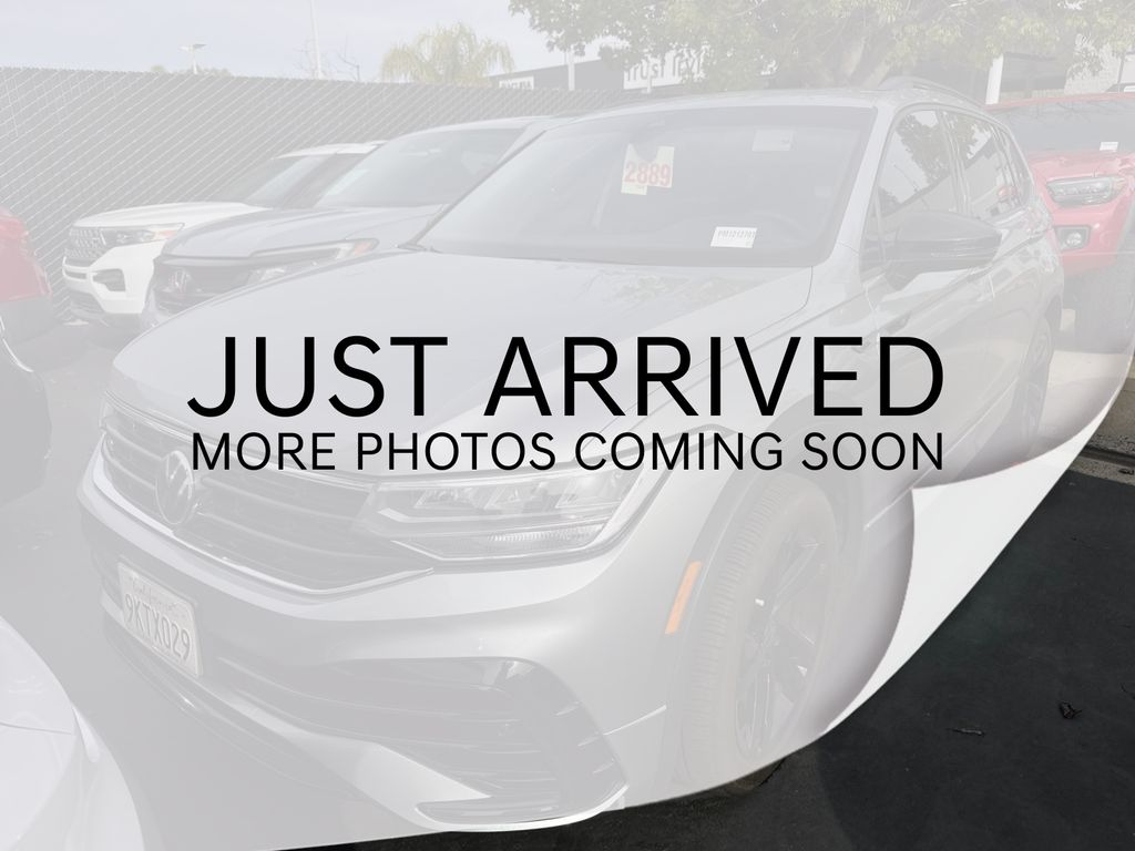 2023 Volkswagen Tiguan SE R-LINE BLACK's photo
