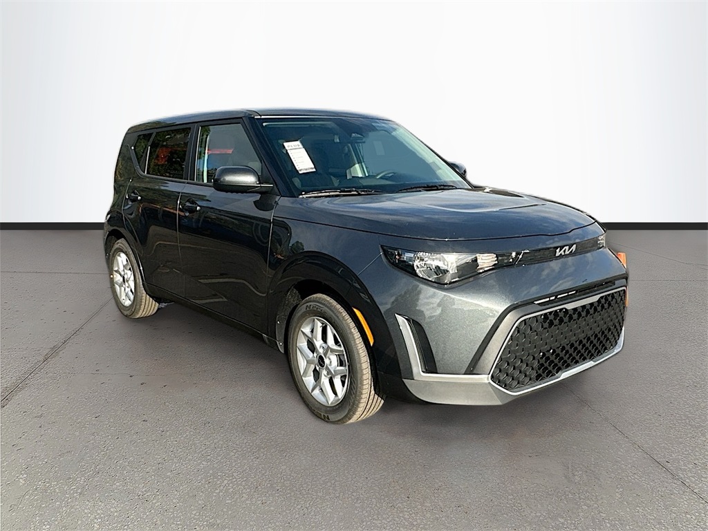 2025 Kia Soul LX's photo