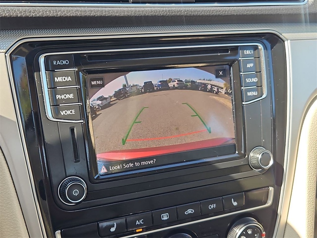 2019 Volkswagen Passat 2.0T Wolfsburg Edition photo 17