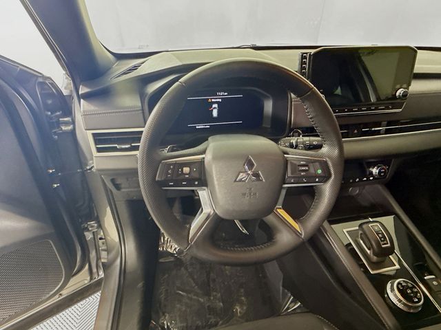 2023 Mitsubishi Outlander Black Edition photo 10