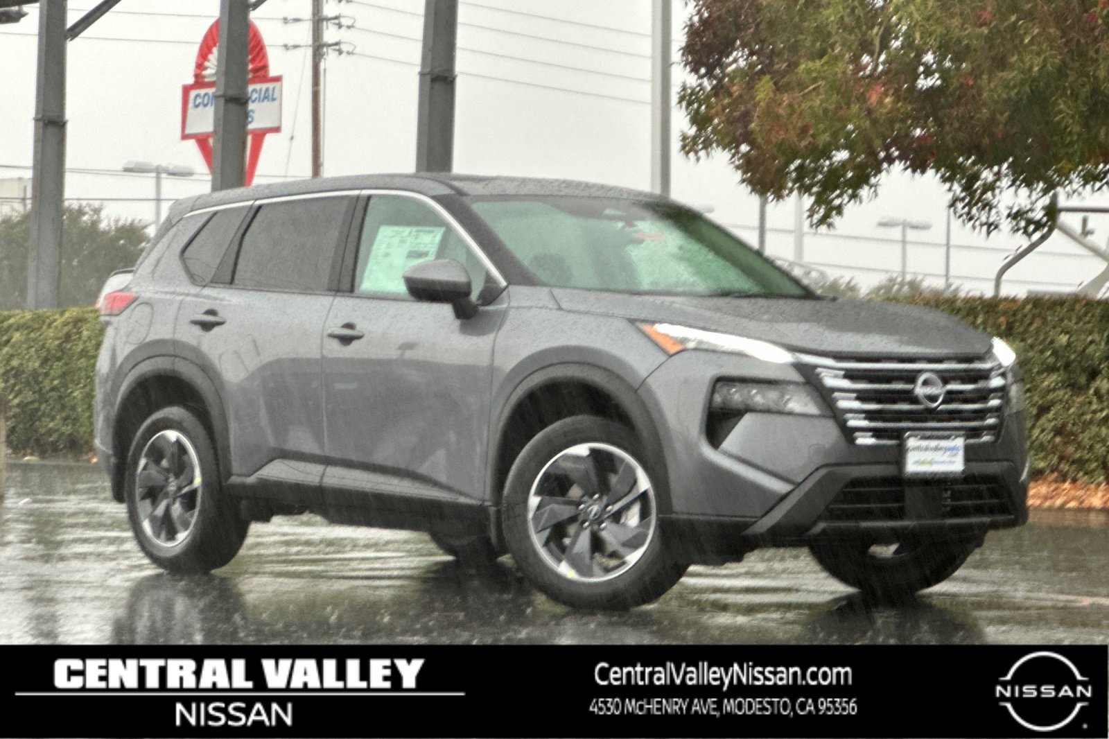 2026 Nissan Rogue SV's photo