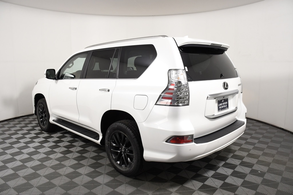 2023 Lexus GX 460 photo 2