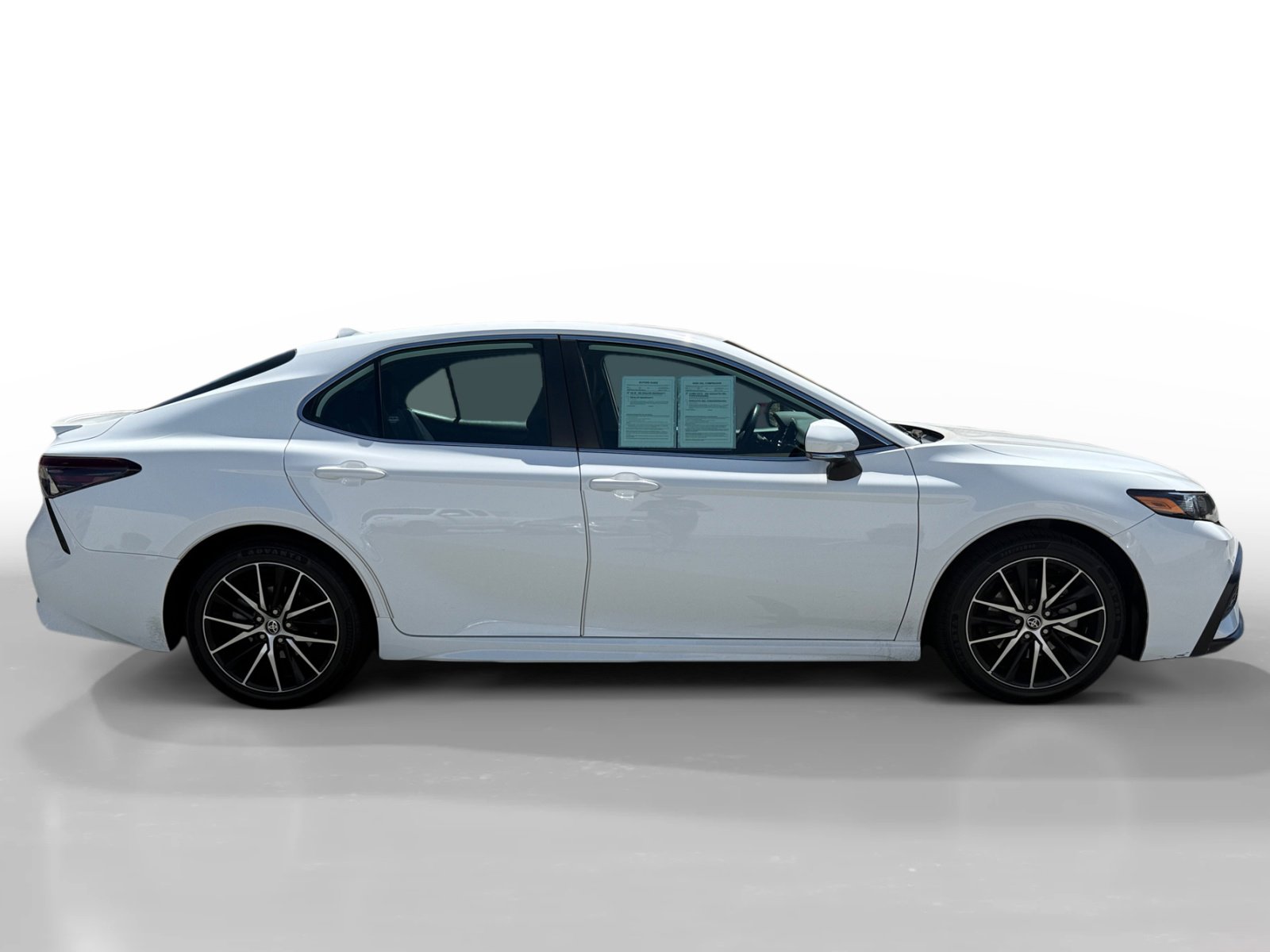 2022 Toyota Camry SE photo 6