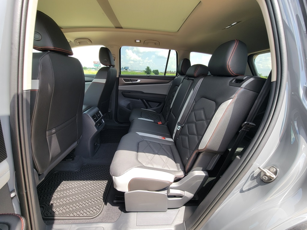 2025 Volkswagen Atlas Peak Edition SE photo 19