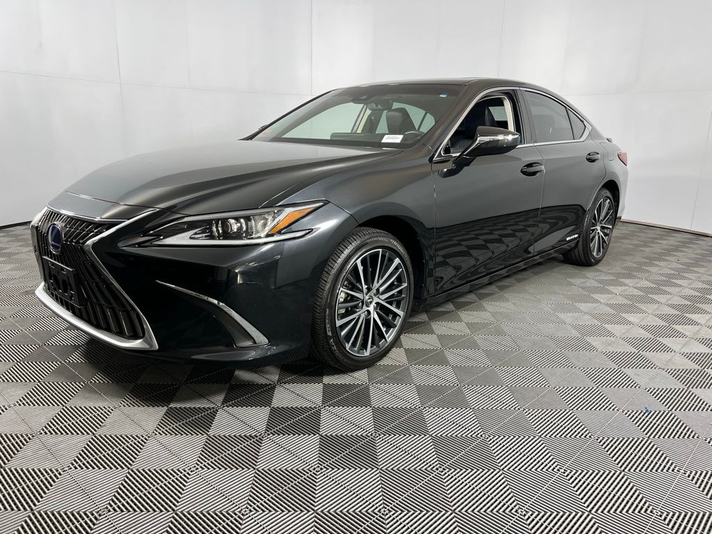2022 Lexus ES 300h photo 2