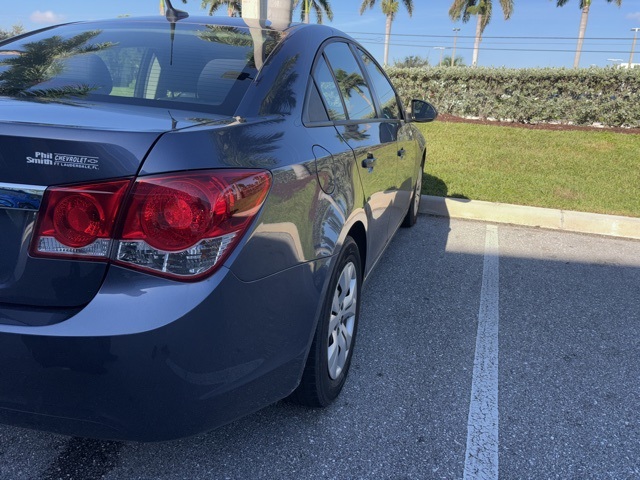 2013 Chevrolet Cruze LS photo 2