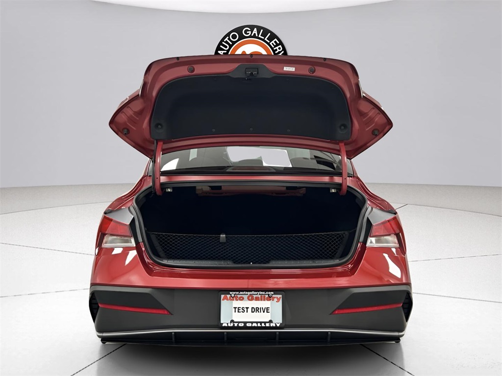2024 Hyundai Elantra SEL photo 18